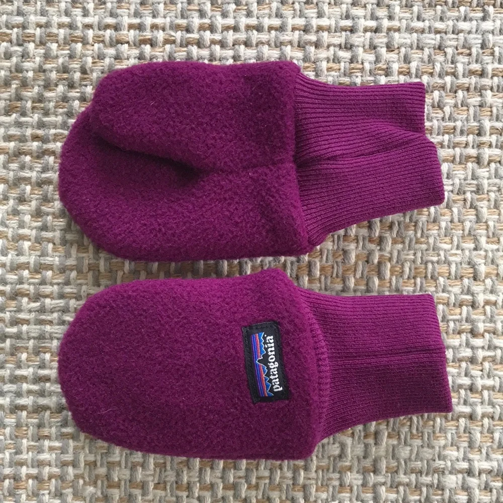 Patagonia Fleece Mittens (size 0-3m)